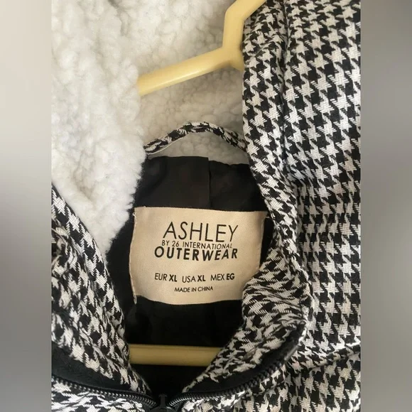 Ashley Outerwear  Black Jacket Puffer Full Zip Up Long Sleeves - Picture 3 of 3